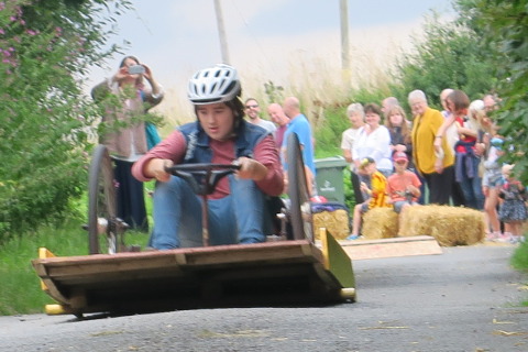 The Cycl(e)one crossing the seesaw